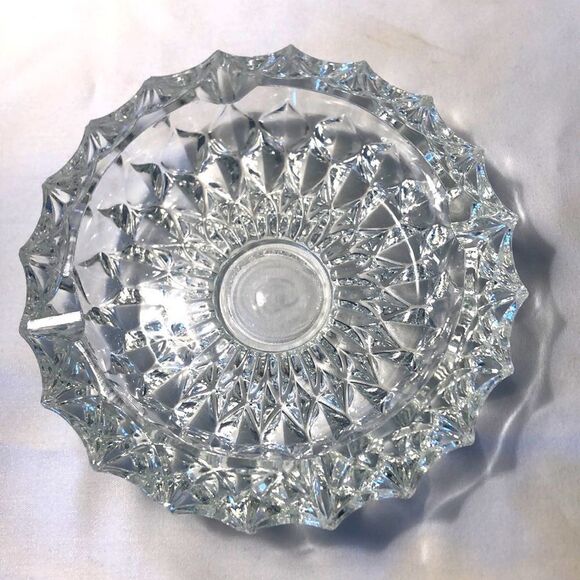 VINTAGE Glass round ashtray/trinket tray  7” w X 2” h, 2 Lb 11oz nonsmoking home - Picture 1 of 14